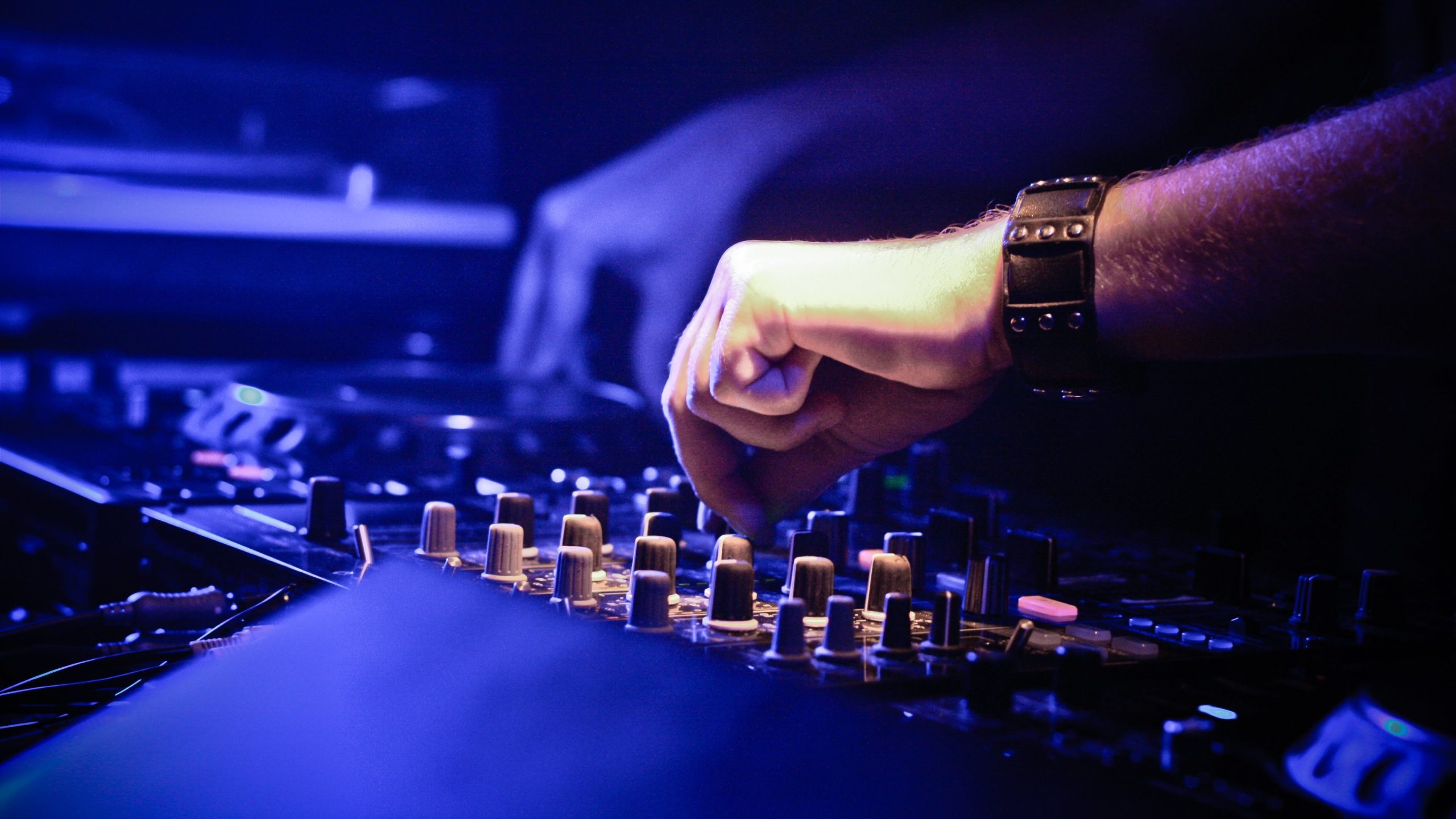 Binks House DJ